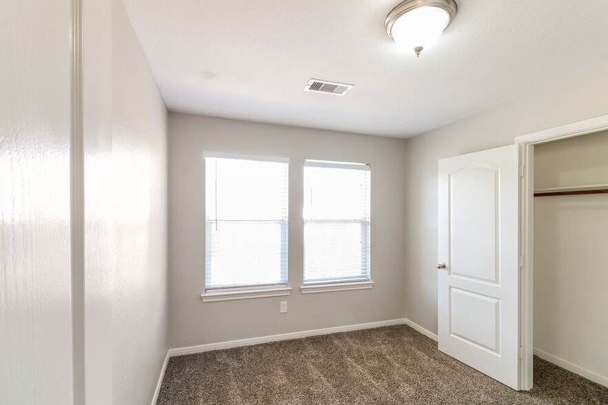 Building Photo - 9831 W Jennifer Way