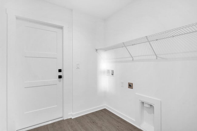 Building Photo - 706 S Brevard St