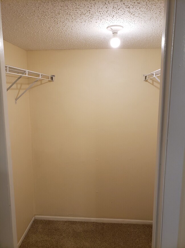 Building Photo - 4107 Lake Bayshore Dr