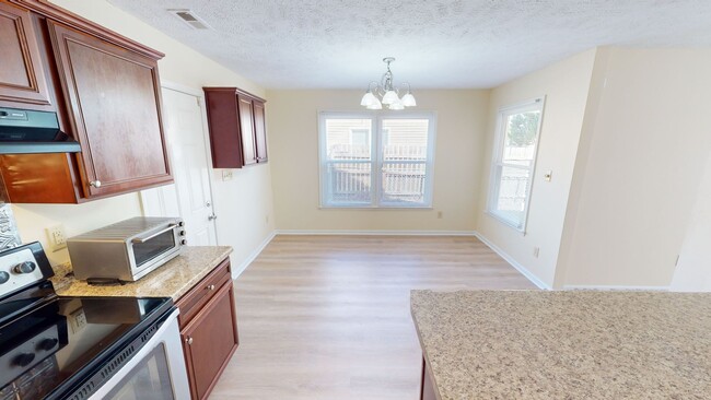 Building Photo - $350 OFF First Month's Rent! 3 Bedroom Upd...