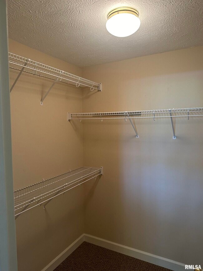 Building Photo - 2805 Cronin Dr