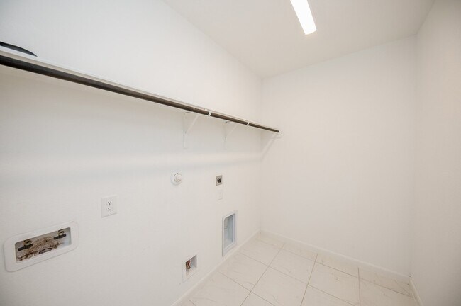 Building Photo - 42514 Summer Crst Rd