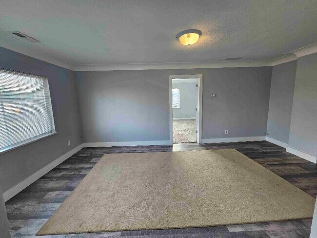 Building Photo - 2540 Tremainsville Rd