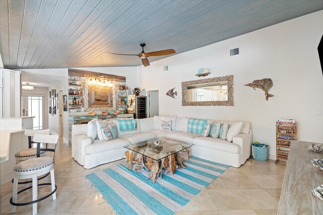 Building Photo - 830 NE Boca Bay Colony Dr