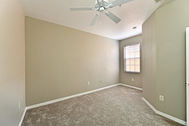 Building Photo - 3566 Parkridge Cir