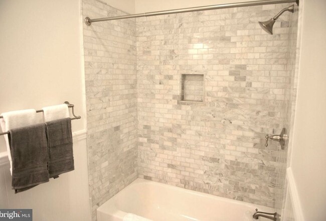 Building Photo - SPACIOUS 3 BED BROWNSTONE with PARKING, YARD and 2 DECKS!