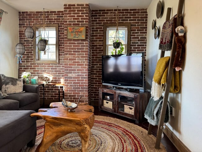 Building Photo - 10417 S Grant Ave