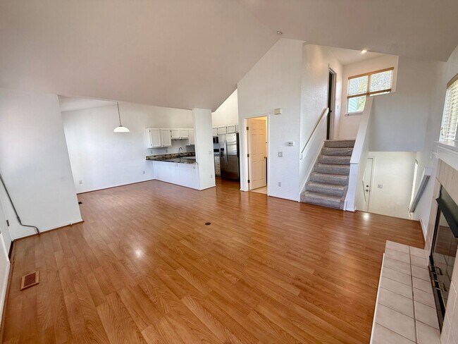 Building Photo - 537 Canyon View Dr