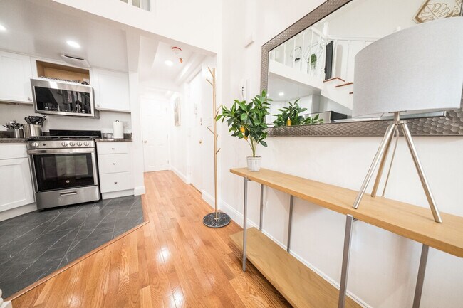 Building Photo - 32 W 86th St