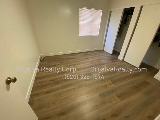 Building Photo - 1416 E Lee St