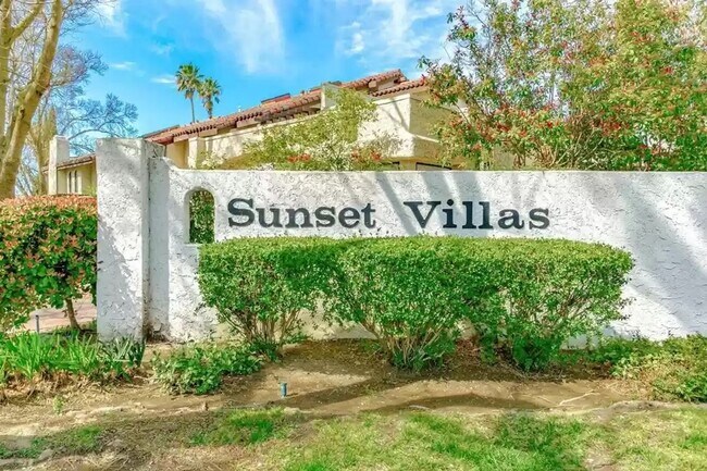 Building Photo - 861 Lake Terrace Cir