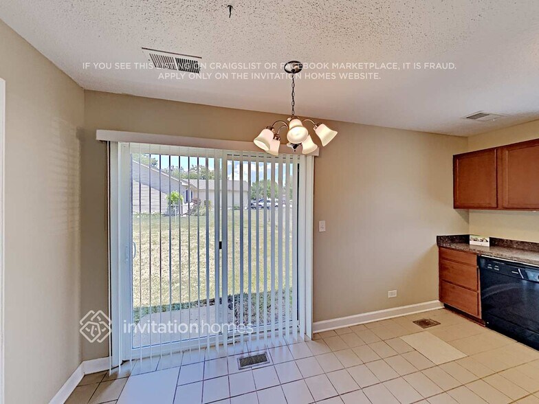 Building Photo - 3805 Clipper Dr