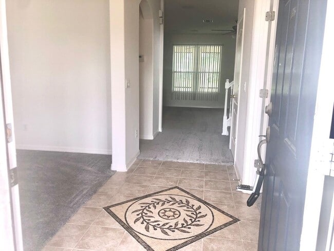 Building Photo - MOVE IN AUGUST! BEAUTIFUL LARGE/SPACIOUS HOME! NEWER CARPET ON 1ST FLOOR! Great Location! 2 story...