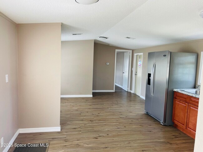 Building Photo - 2508 Chatham Way NE