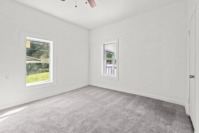 Building Photo - Charming 2 Bedroom, 2 Bathroom house