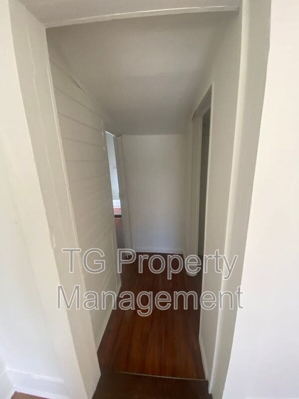 Building Photo - 32 Sanford St