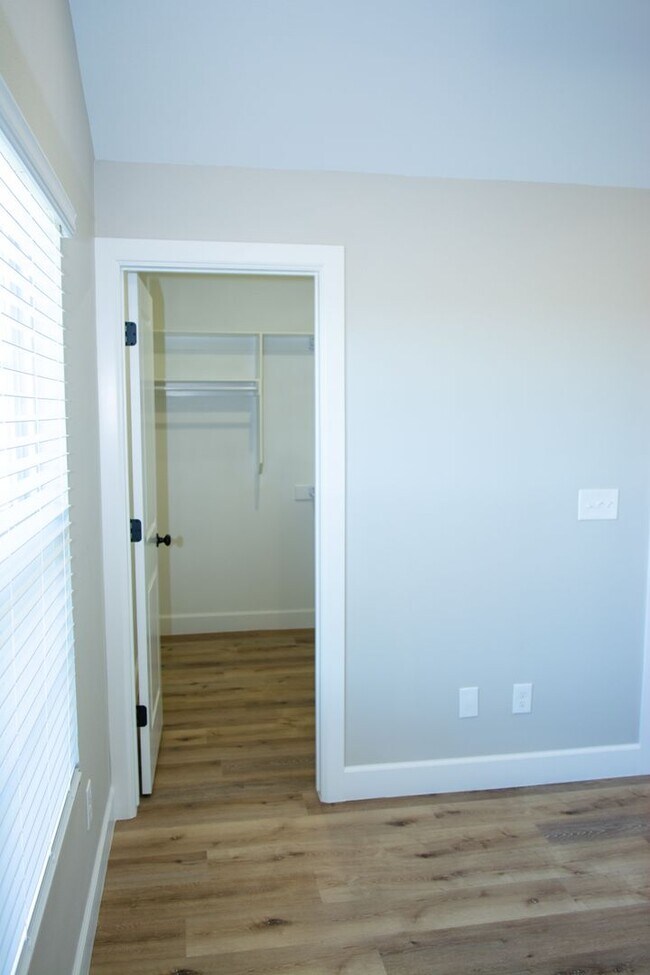 Building Photo - New 3 Bedroom / 2.5 Bathroom Townhome in D...