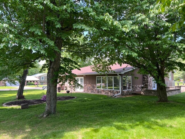 Building Photo - 11401 W Grange Hall Rd