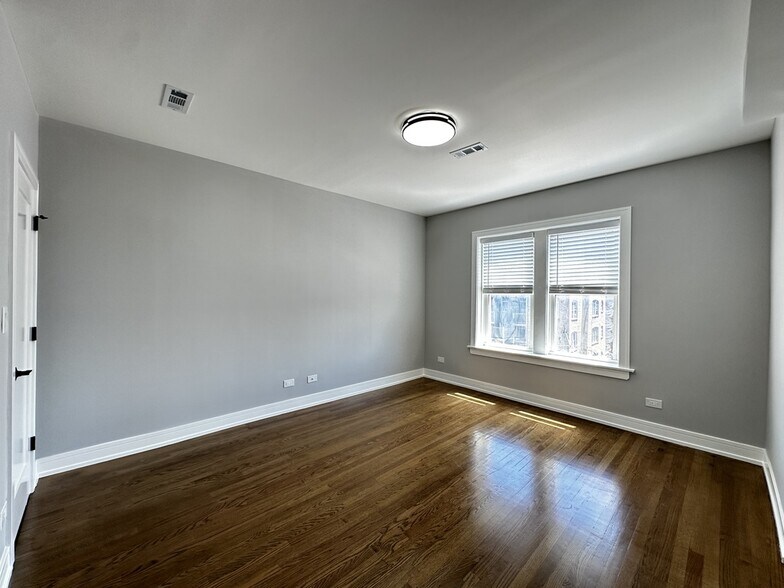 Building Photo - 2639 W Carmen Ave