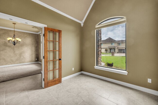 Building Photo - Executive home on double lot in beautiful Enclave at Harvard Ponds.