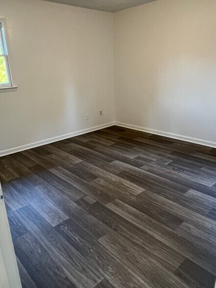 Building Photo - 3150 Sandy Plains Rd