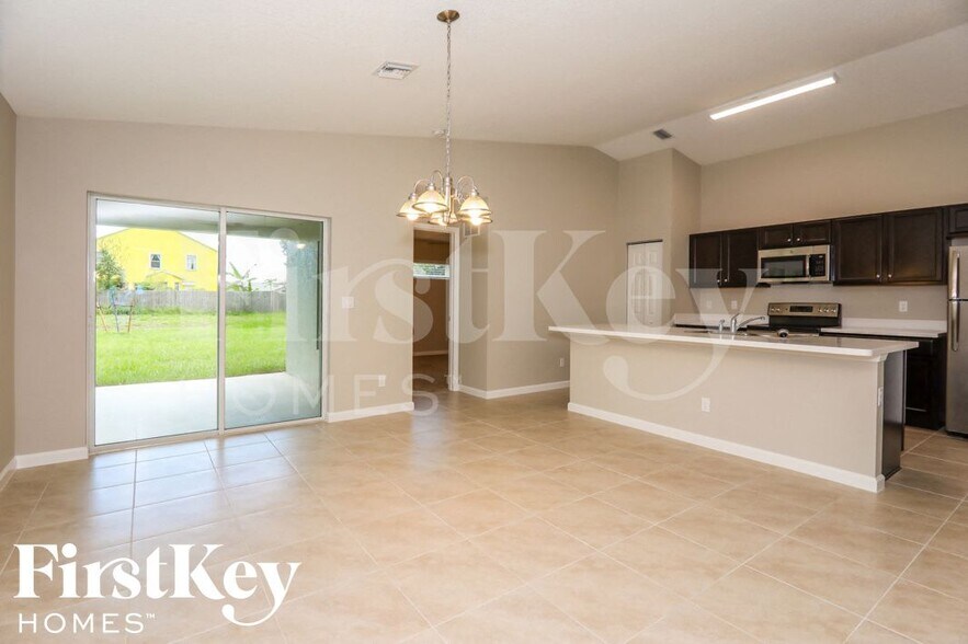 Building Photo - 3501 SW Voyager St