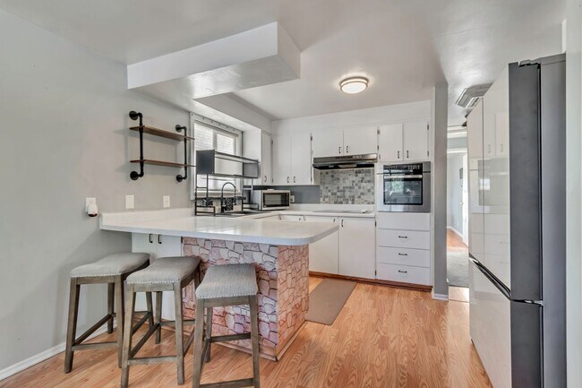 Building Photo - Spacious 4-Bed Unfurnished Home