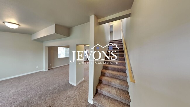 Building Photo - Enchanting 2020-built single-family home in Yakima