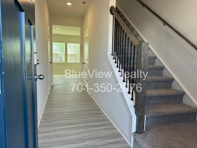 Building Photo - Brand new home 3 bed 2.5 bath 2 car garage in Steele Creek