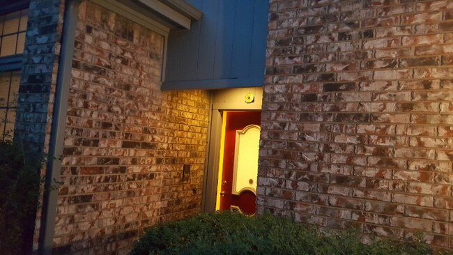 Building Photo - 9716 Summerwood Cir