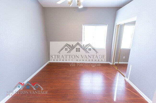 Building Photo - 1015 E Brentrup Dr