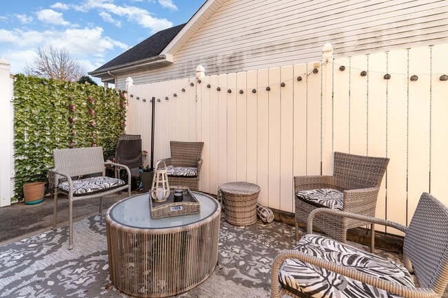 Building Photo - Stylish Furnished 2BR Retreat w/ Garage | ...