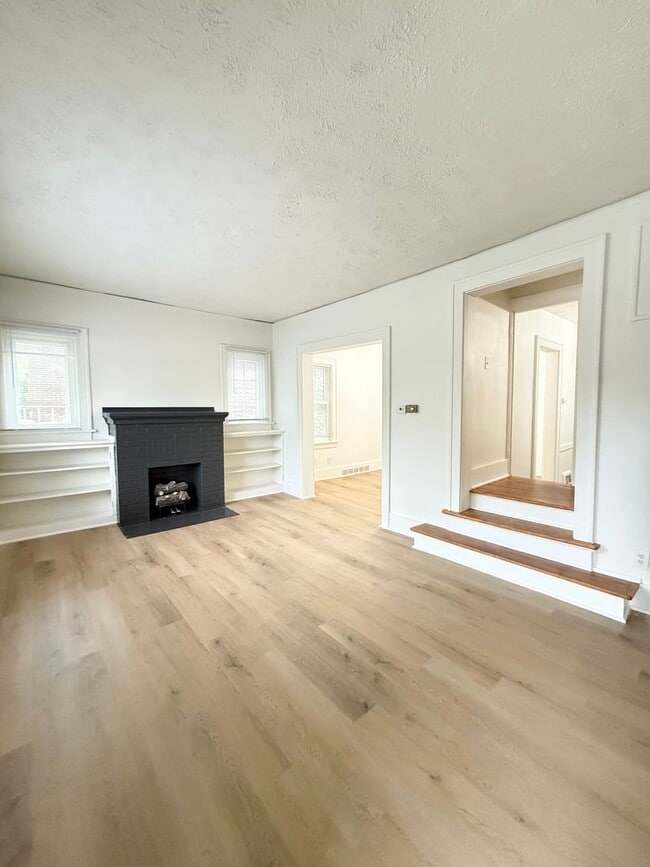 Building Photo - 303 N 38th St