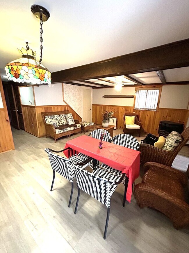 Building Photo - Bright and spacious 6-bedroom, 2-bath home in Tunkhannock Township