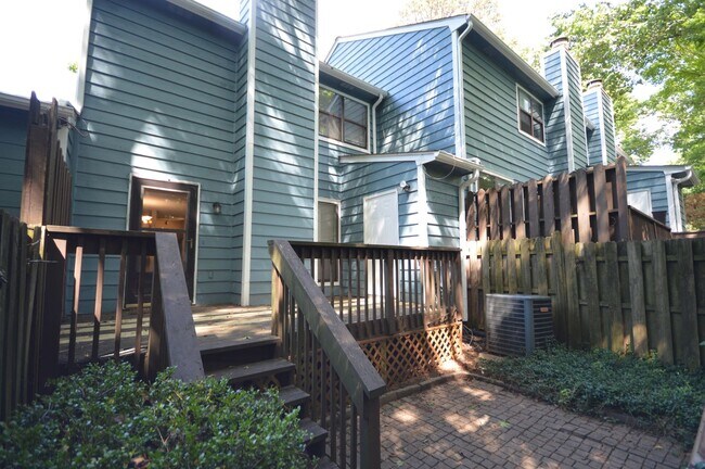 Building Photo - 616 Applecross Dr