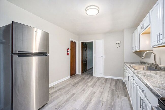 Building Photo - Newly Renovated 1br/1ba Apartment Available! PICTURES COMING SOON!
