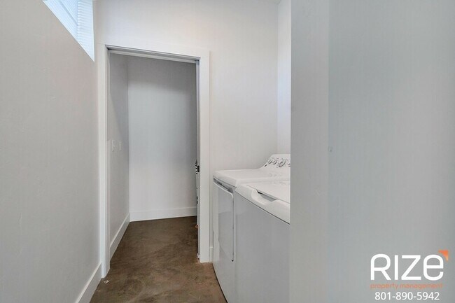 Building Photo - 3359 S 900 E