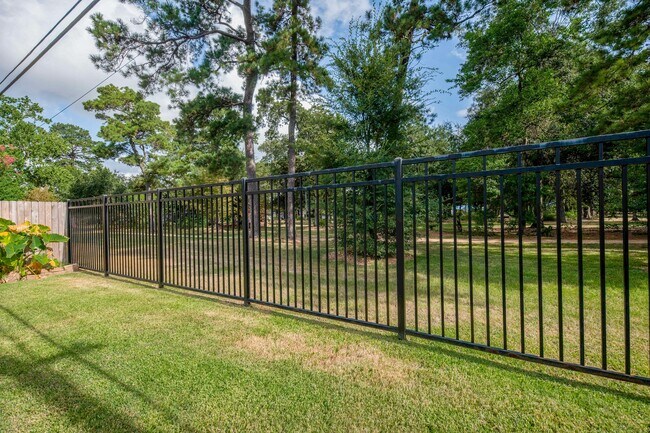 Building Photo - 926 Chantilly Ln