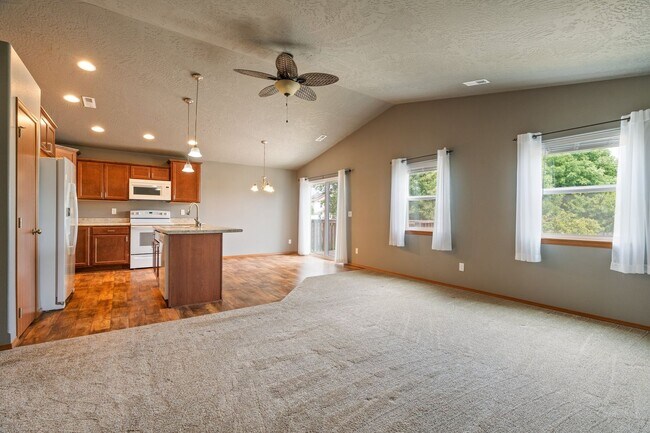 Building Photo - Charming Single-Level Home with Modern Com...