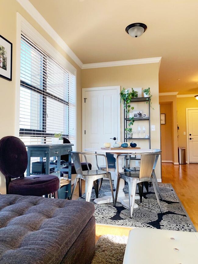 Building Photo - The Dakota Condominiums - 1 bedroom