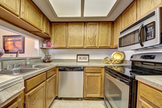 Building Photo - Summertree