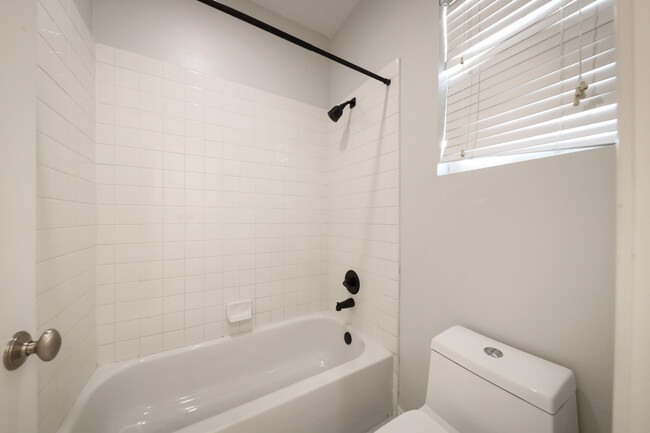 Building Photo - 5702 Segovia Way