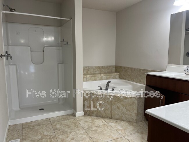 Building Photo - 1408 School House Ln