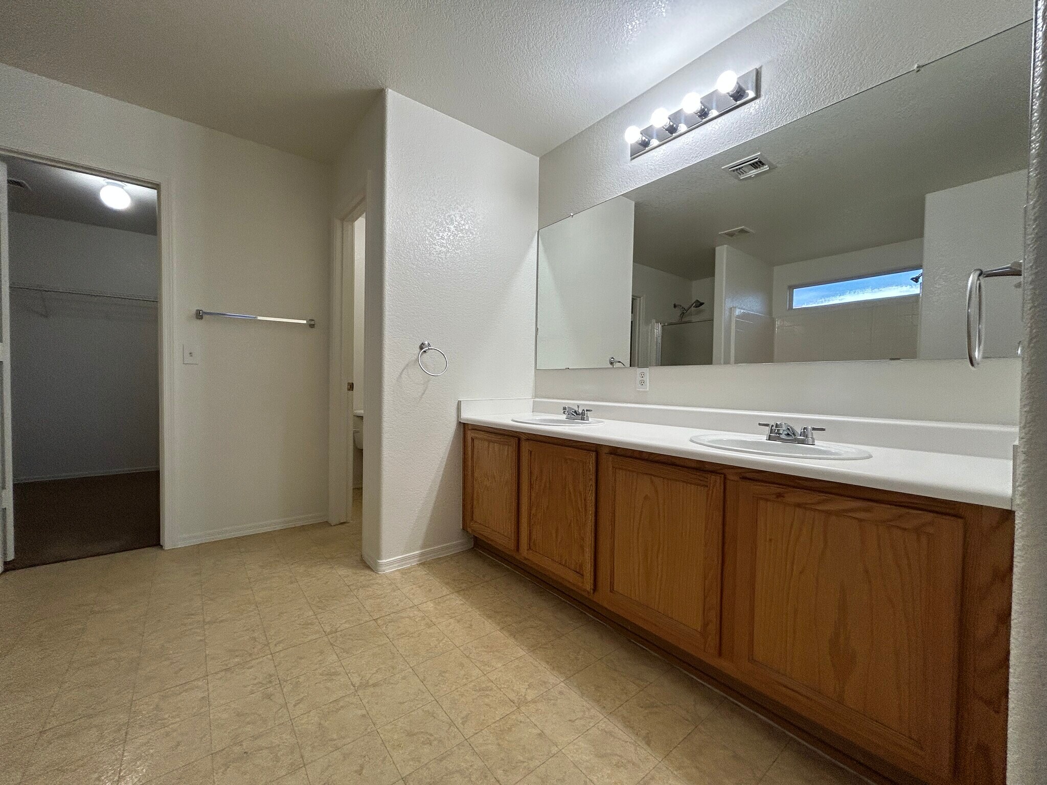 Building Photo - 7399 W Solano Dr S