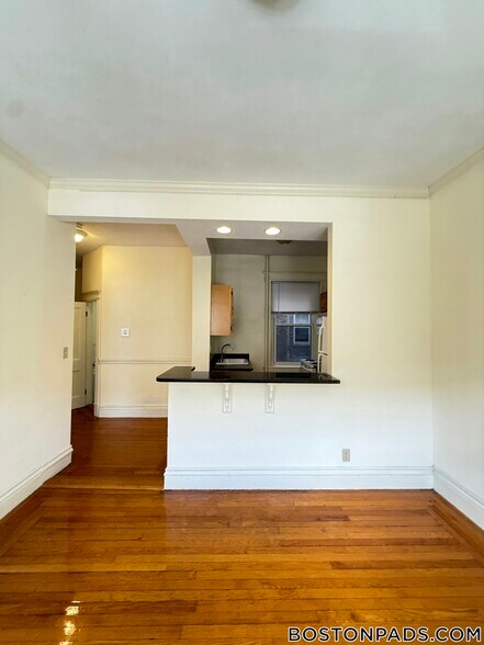 Building Photo - 32 Queensberry St