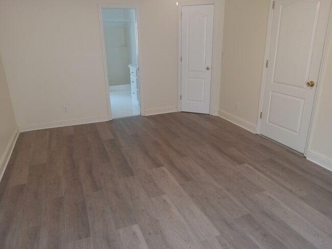 Building Photo - 5510 Hill Ct