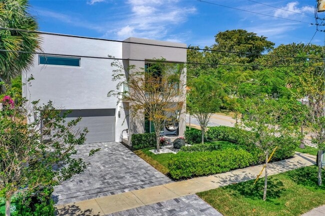 Building Photo - 544 N Victoria Park Rd