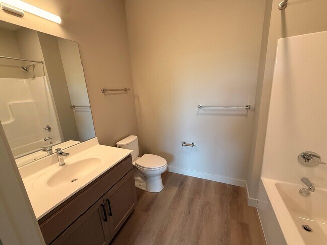 Building Photo - 4810-4810 N Santa Monica Blvd