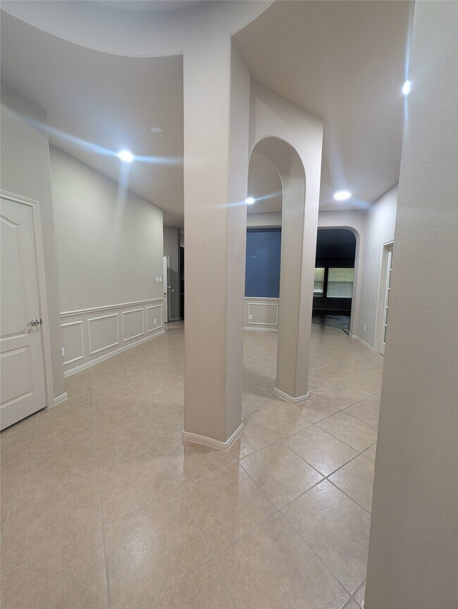 Building Photo - 14915 Bronze Finch Dr