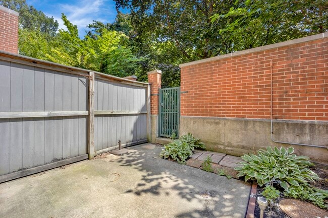 Building Photo - 711 S Ashland Ave